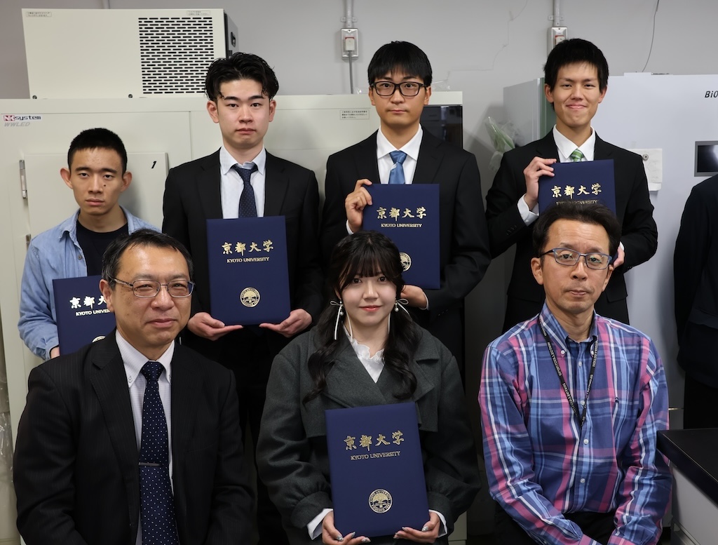 修士修了の（7人のうち）5人